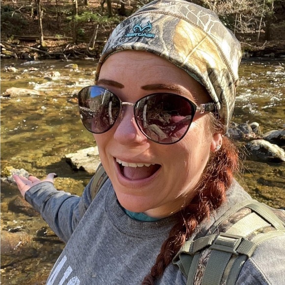 Meet your Posher, Amber! - Picture 2 of 9